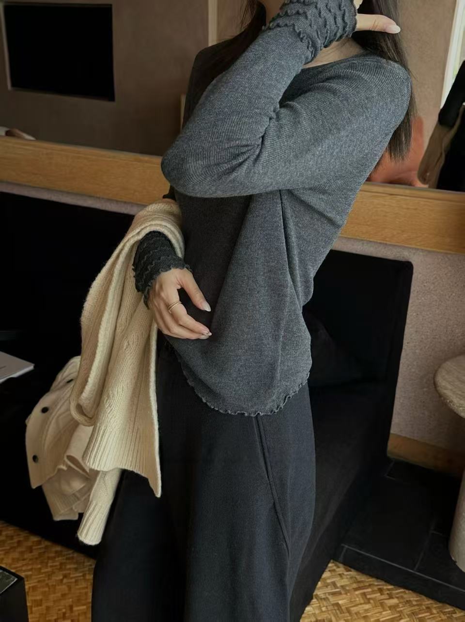 1039木耳边修身蚕丝*羊毛打底衫女2025秋冬新款显瘦气质针织衫
