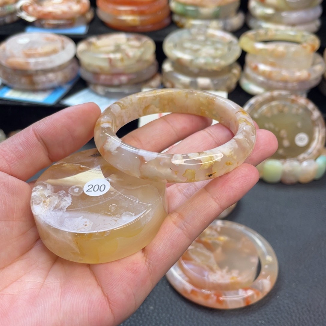 未镶嵌手镯石英质玉