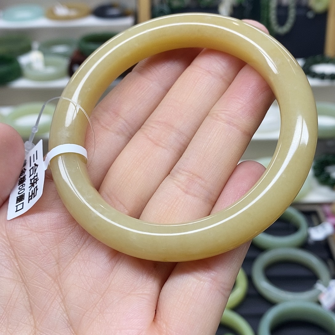 和田玉（糖玉）未镶嵌手镯