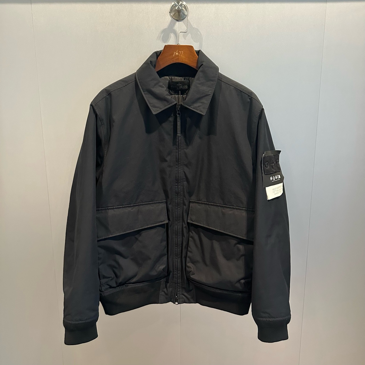 未使用 STONE ISLAND 原价五折石头岛24FW幽灵系列纯色短款棉服 