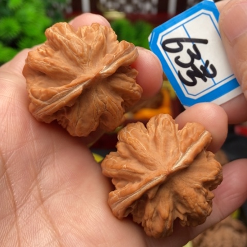 文玩核桃吊坠九龙爪36.5