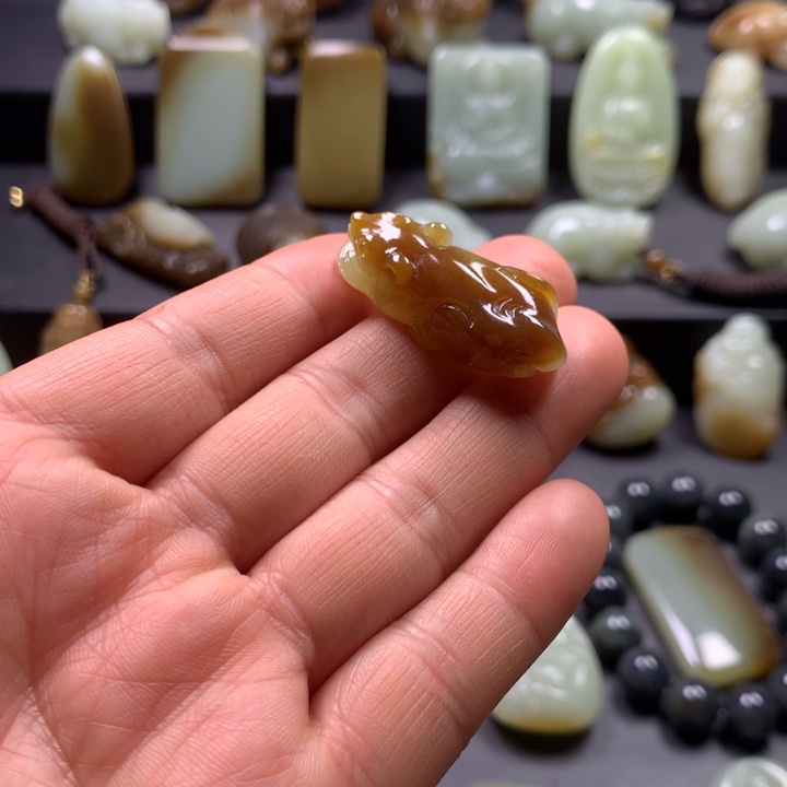 和田玉（糖玉）颈饰未镶嵌