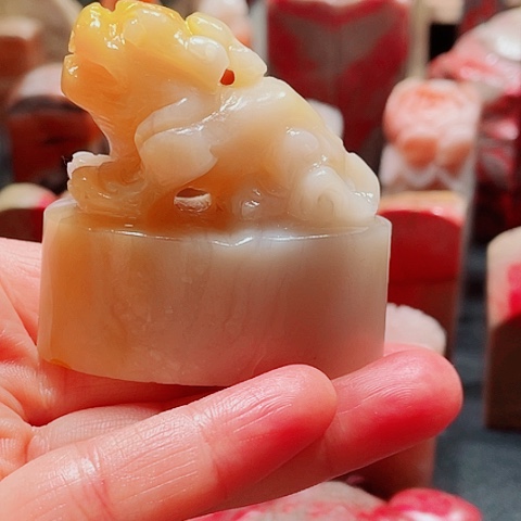 昌化石老性精品黄冻石