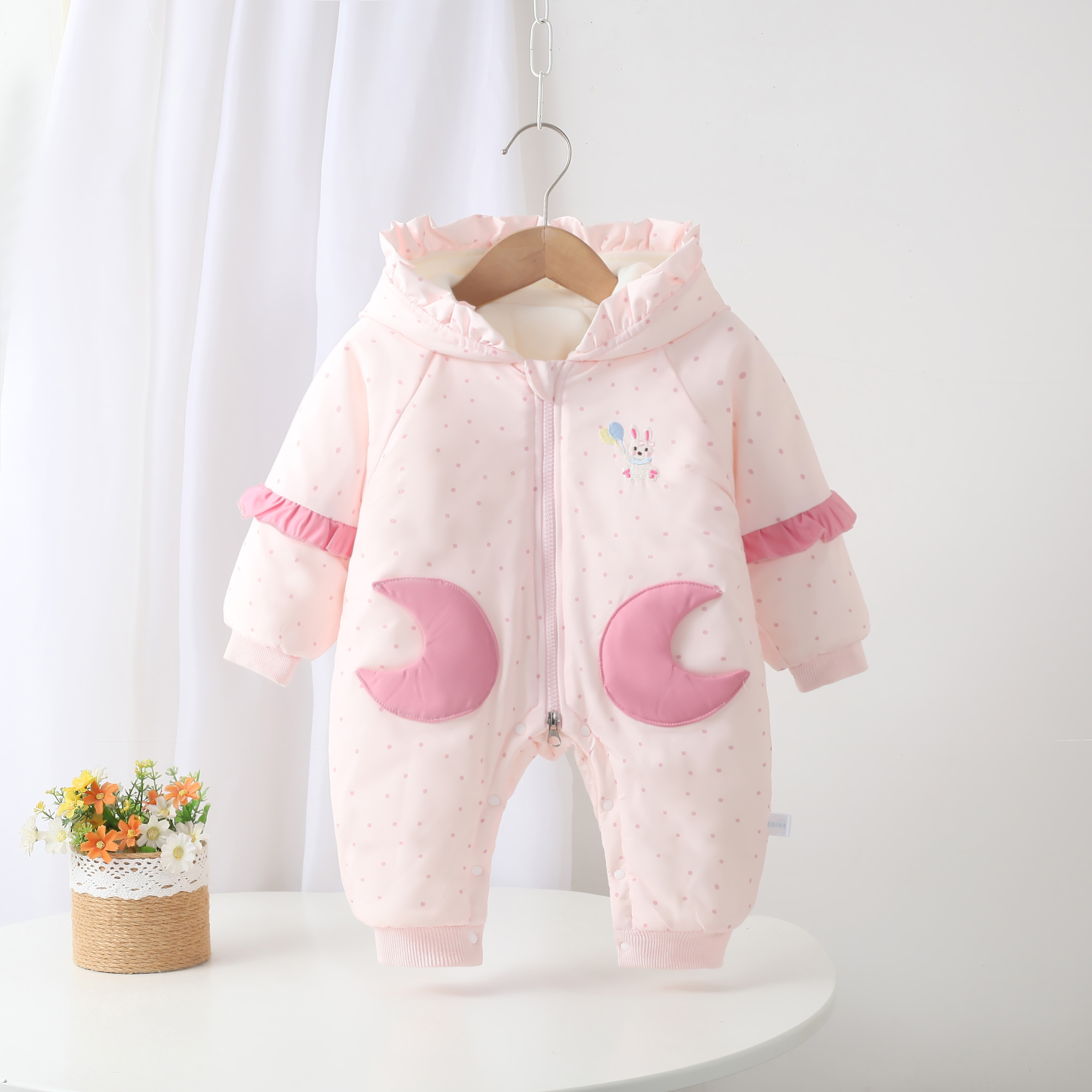 2025新款双月兜宝宝可爱外出厚棉哈衣