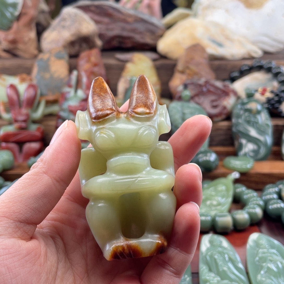 岫岩河磨玉（透闪石质玉）把件未镶嵌“**”