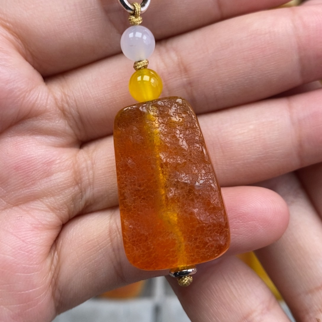 琥珀吊坠(赠链)未镶嵌