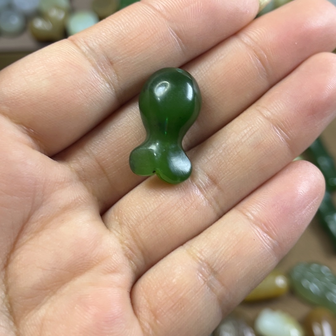 星***眠和田玉未镶嵌颈饰