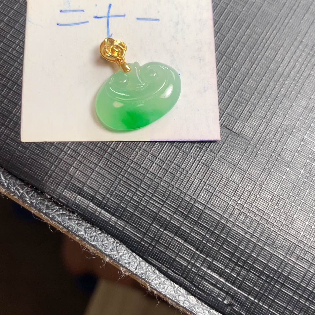翡翠18K金镶嵌颈饰翡翠