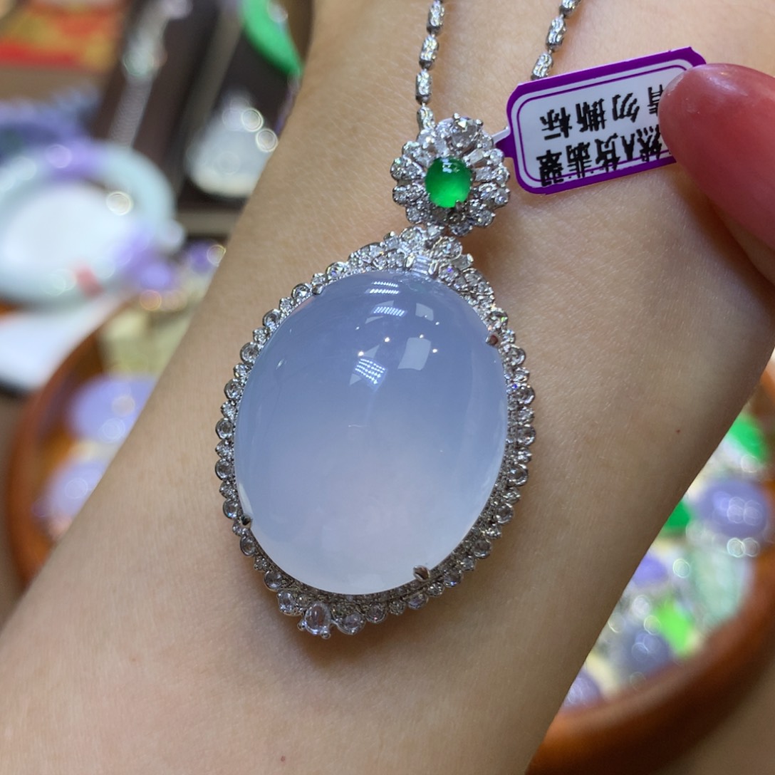 【闪购商品】翡翠18K金镶嵌颈饰胡*树翡翠