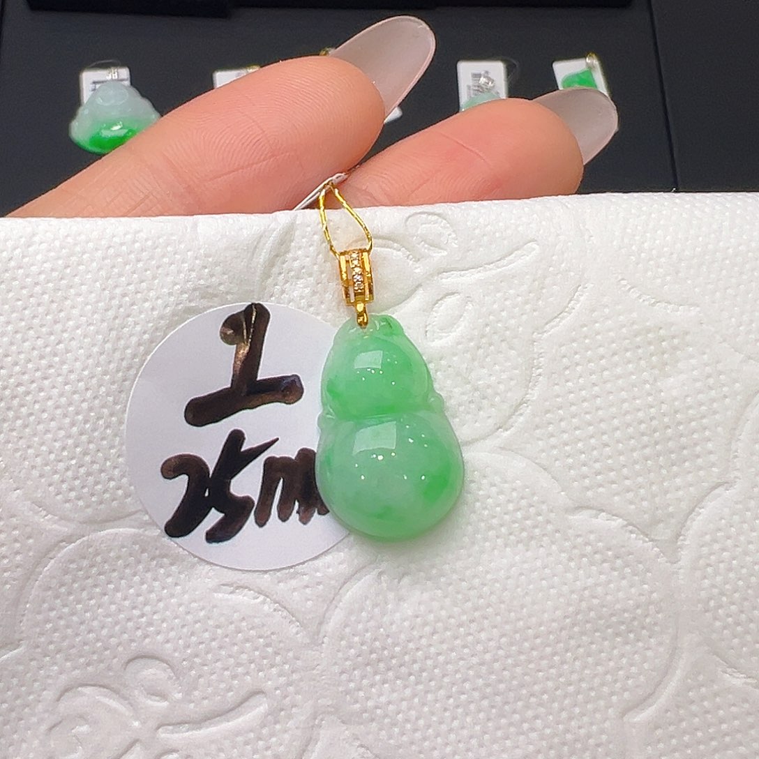 翡翠18K金镶嵌颈饰