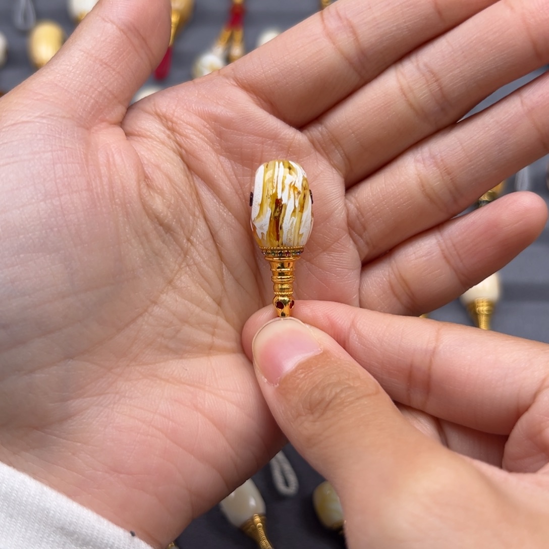 琥珀未镶嵌裸石10.2mm