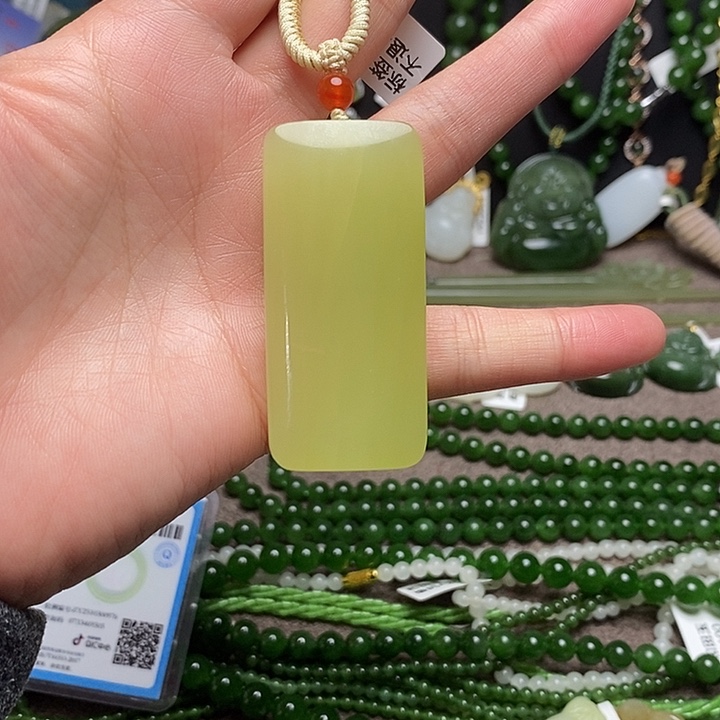 爱***奇和田玉未镶嵌颈饰