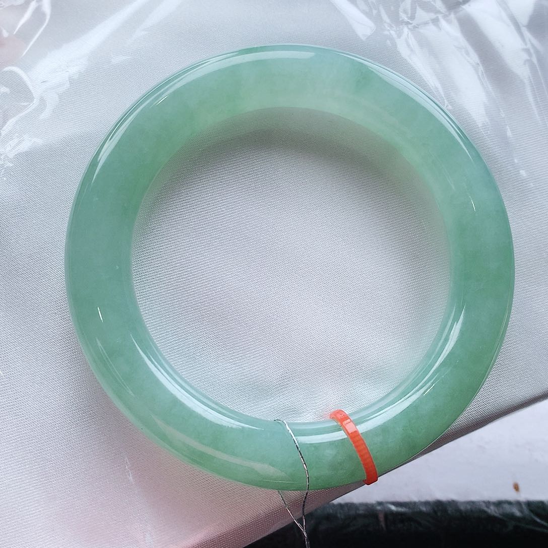 翡翠手镯未镶嵌56圈口