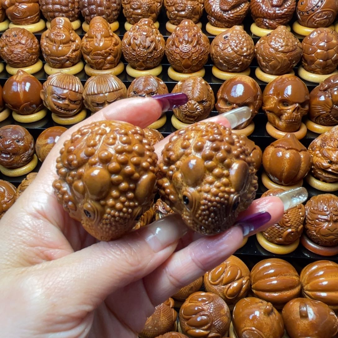 华***一橄榄核把件橄榄球