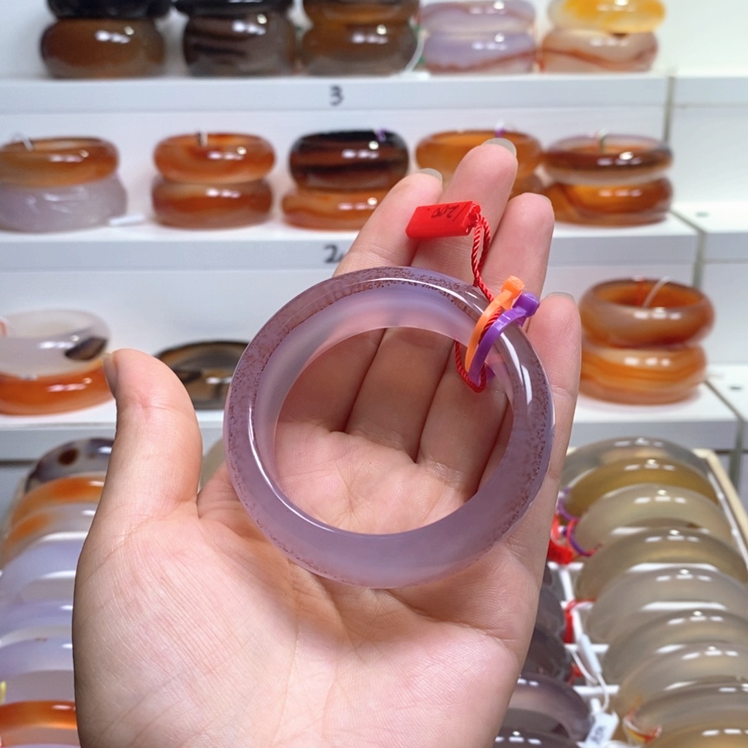 玛瑙/玉髓手镯未镶嵌J****楠