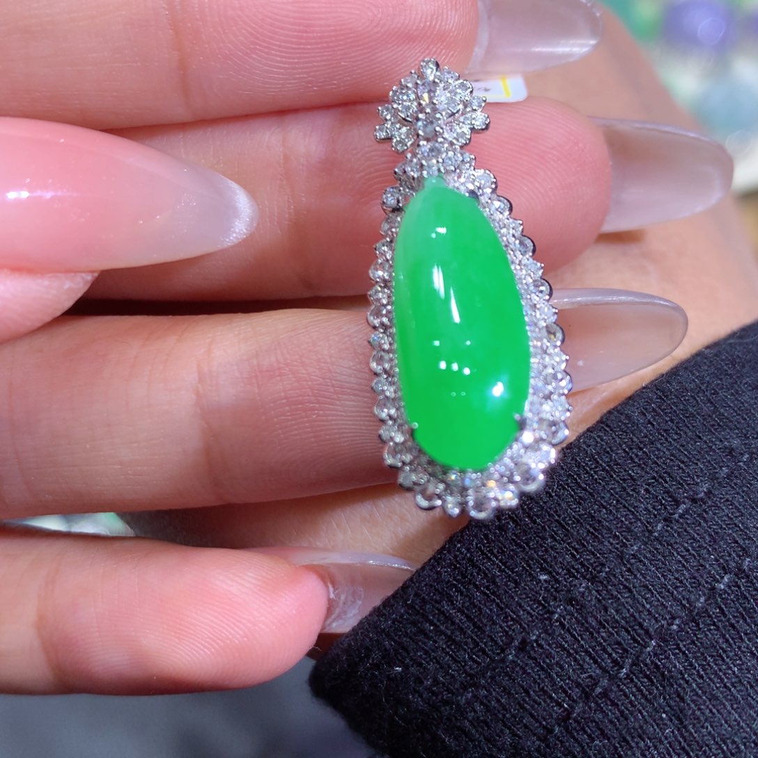 翡翠吊坠(赠链)18K金镶嵌