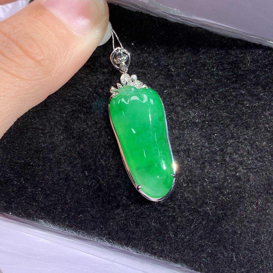 翡翠吊坠(赠链)18K金镶嵌