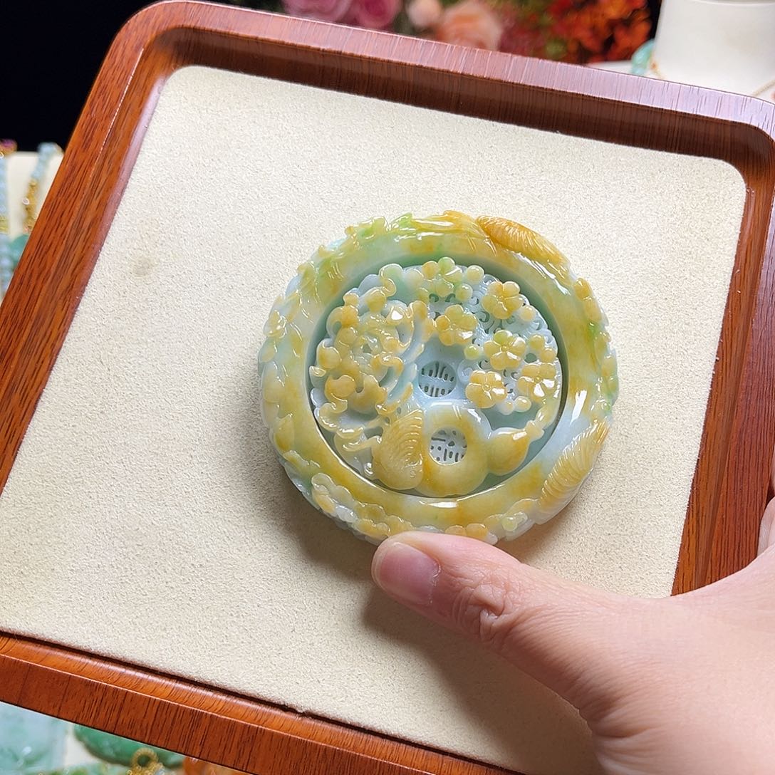 翡翠颈饰未镶嵌黄绿套镯