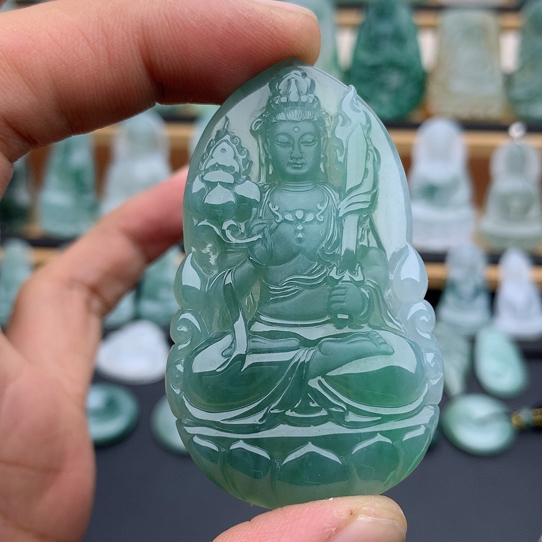 尚***姐翡翠未镶嵌颈饰虚空藏菩萨