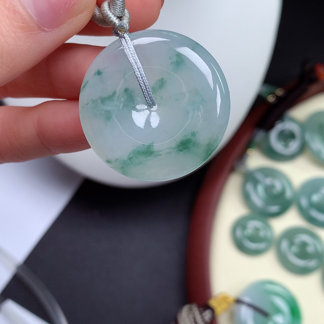 翡翠颈饰未镶嵌平安扣