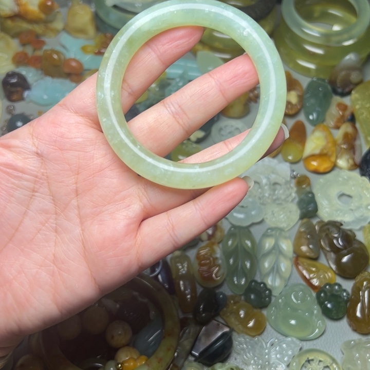 蛇纹石玉未镶嵌微瑕