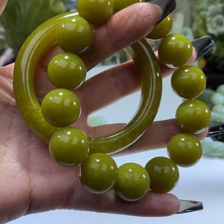 岫玉岫玉一套未镶嵌