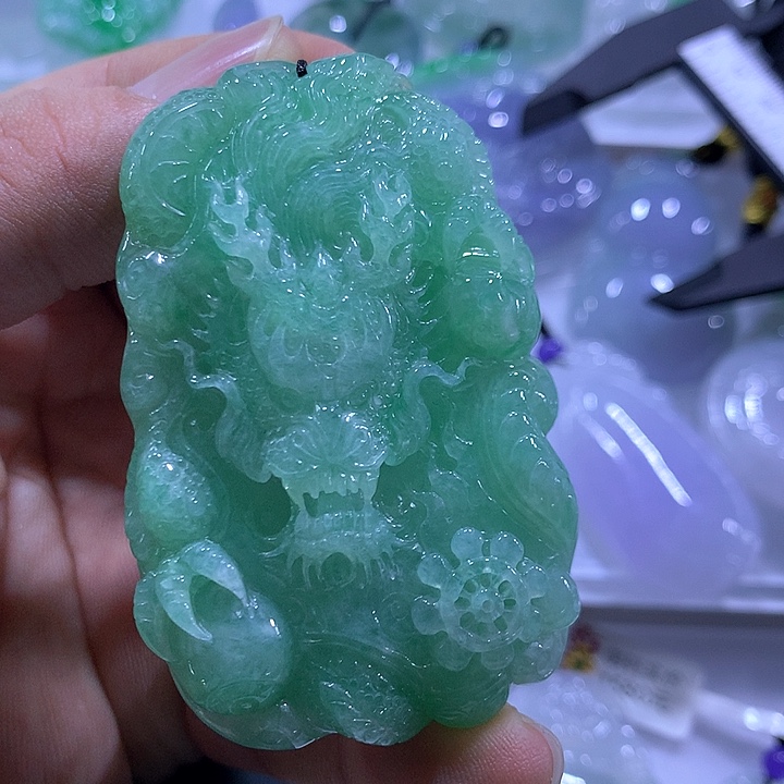颈饰未镶嵌翡翠天然翡翠A货吊坠