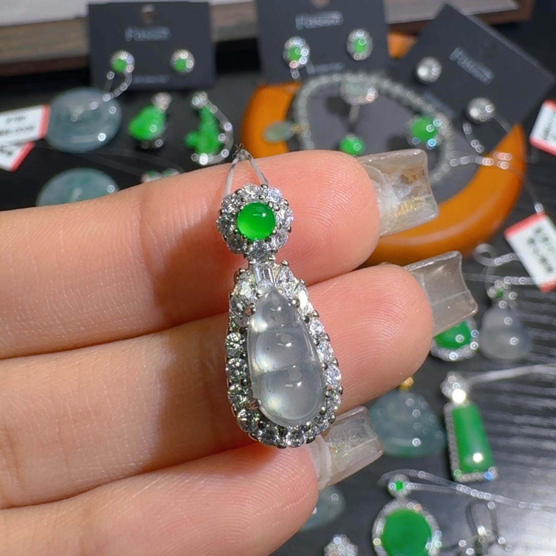 翡翠未镶嵌吊坠(不含链)