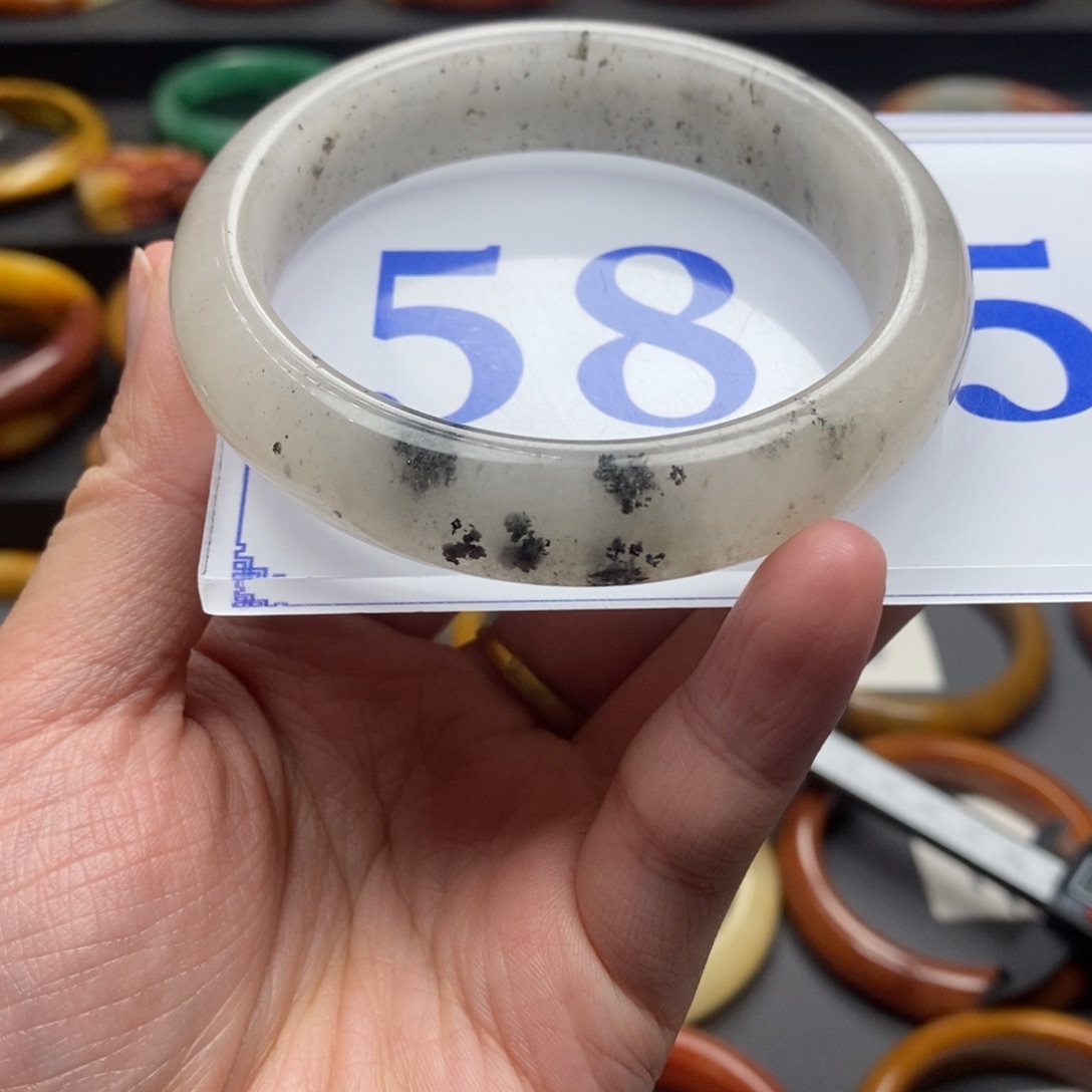 石英质玉（黄龙玉）手镯未镶嵌