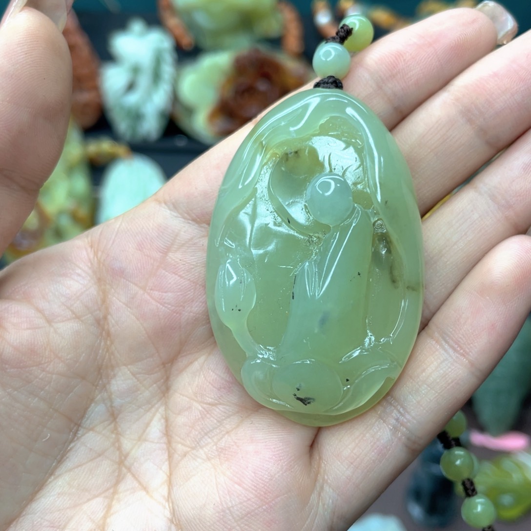 蛇纹石玉颈饰未镶嵌