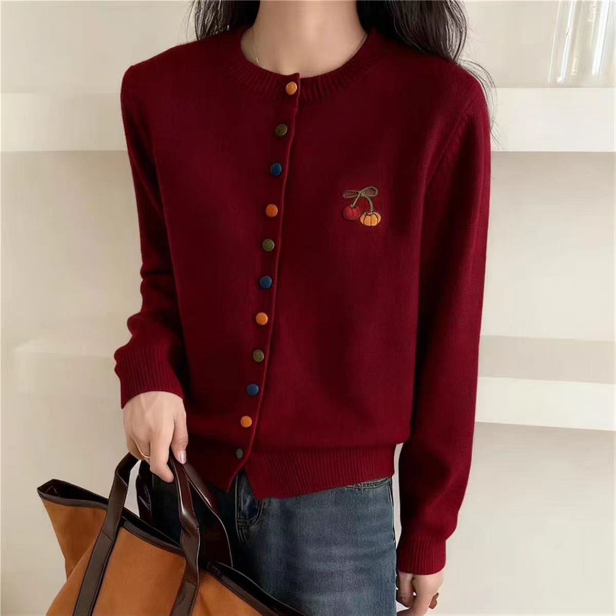 大码女装秋冬新款撞色刺绣彩色扣设计针织开衫宽松长袖上衣5453