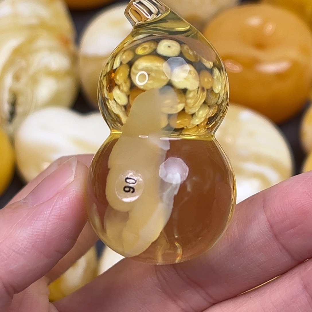 琥珀裸石未镶嵌葫芦