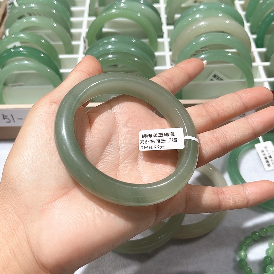 东陵石未镶嵌手镯