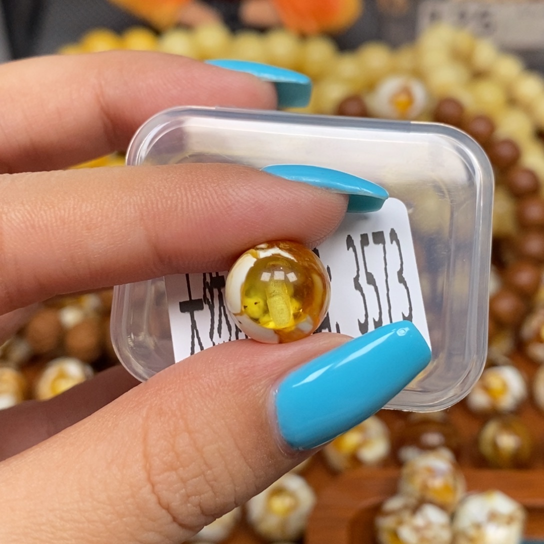 蜜蜡未镶嵌珠宝奇石3573