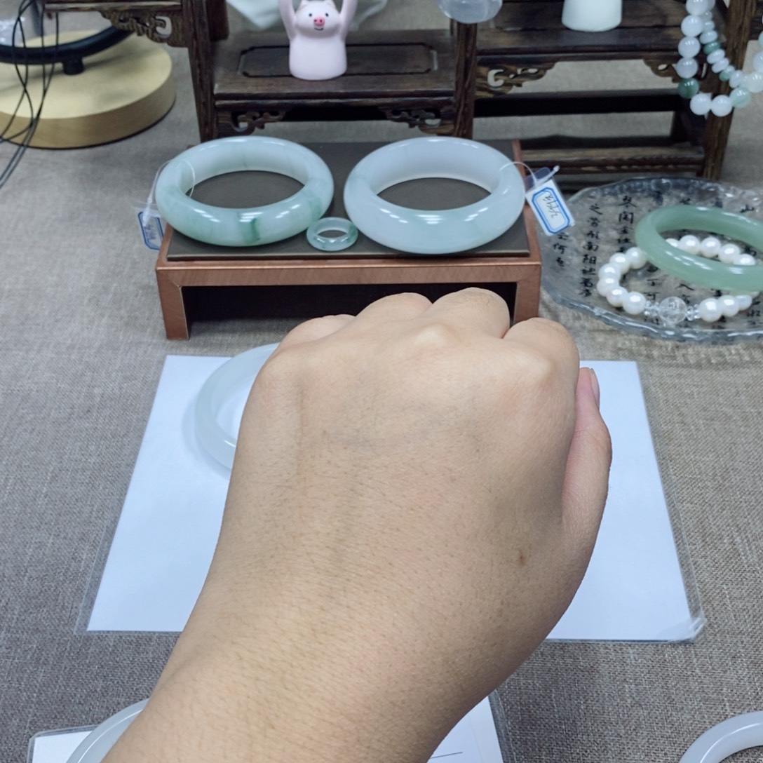 园***宝石英质玉未镶嵌手镯