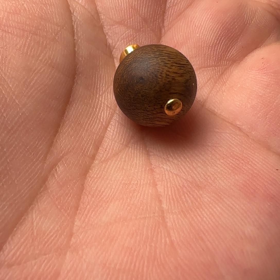 沉香碎屑沉香散珠一颗