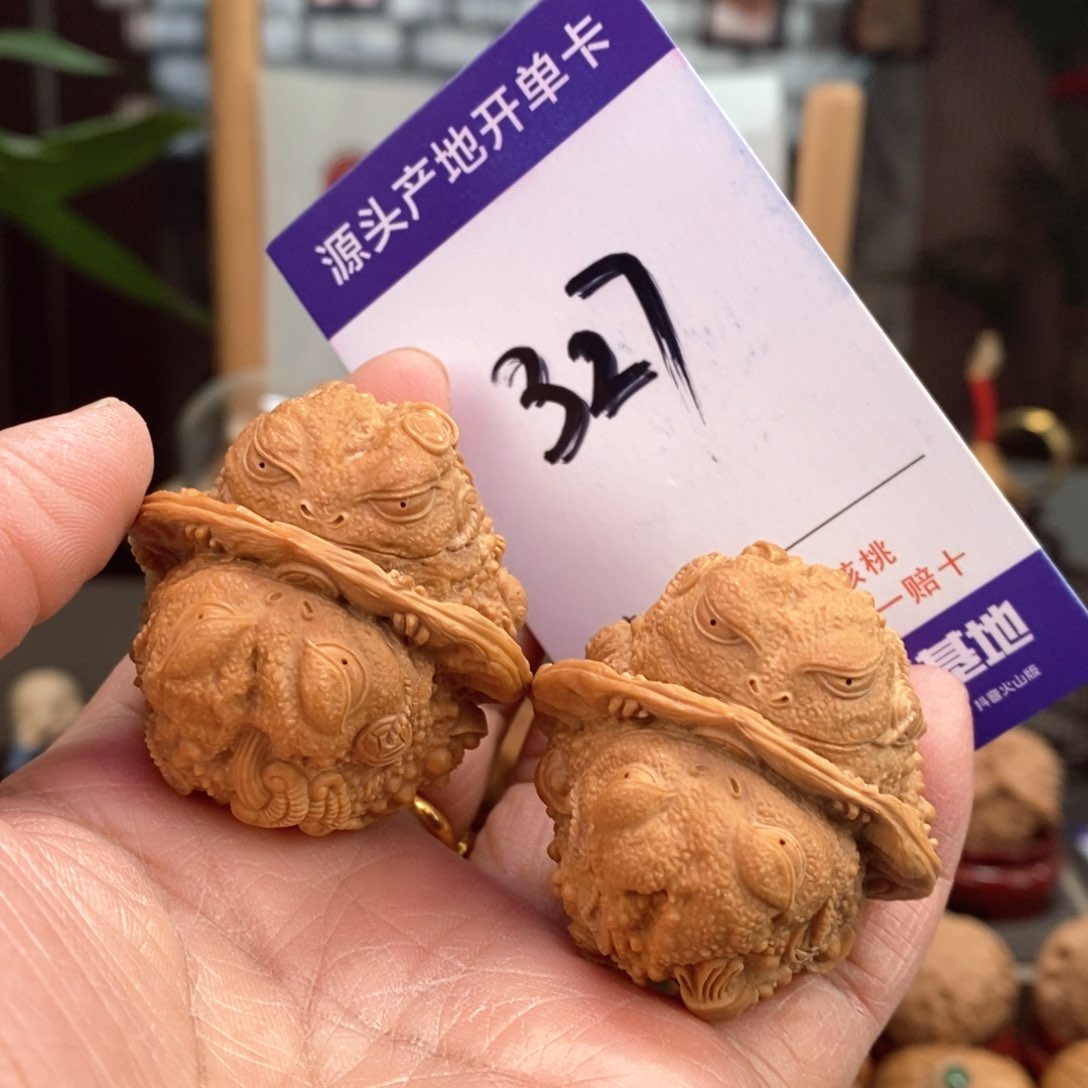 文玩核桃把件41.5双面雕刻金蟾327号