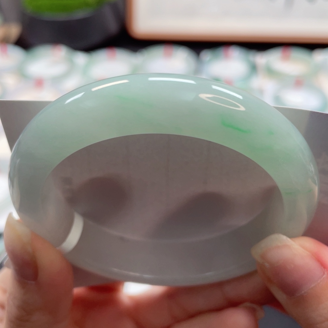 【闪购商品】翡翠手镯未镶嵌54.5胶润细腻白底飘金丝翠22号