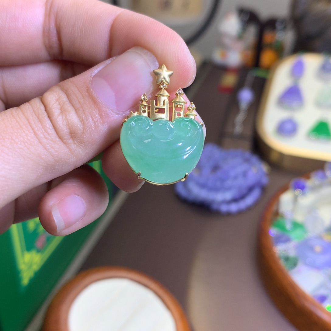 翡翠颈饰18K金镶嵌翡翠