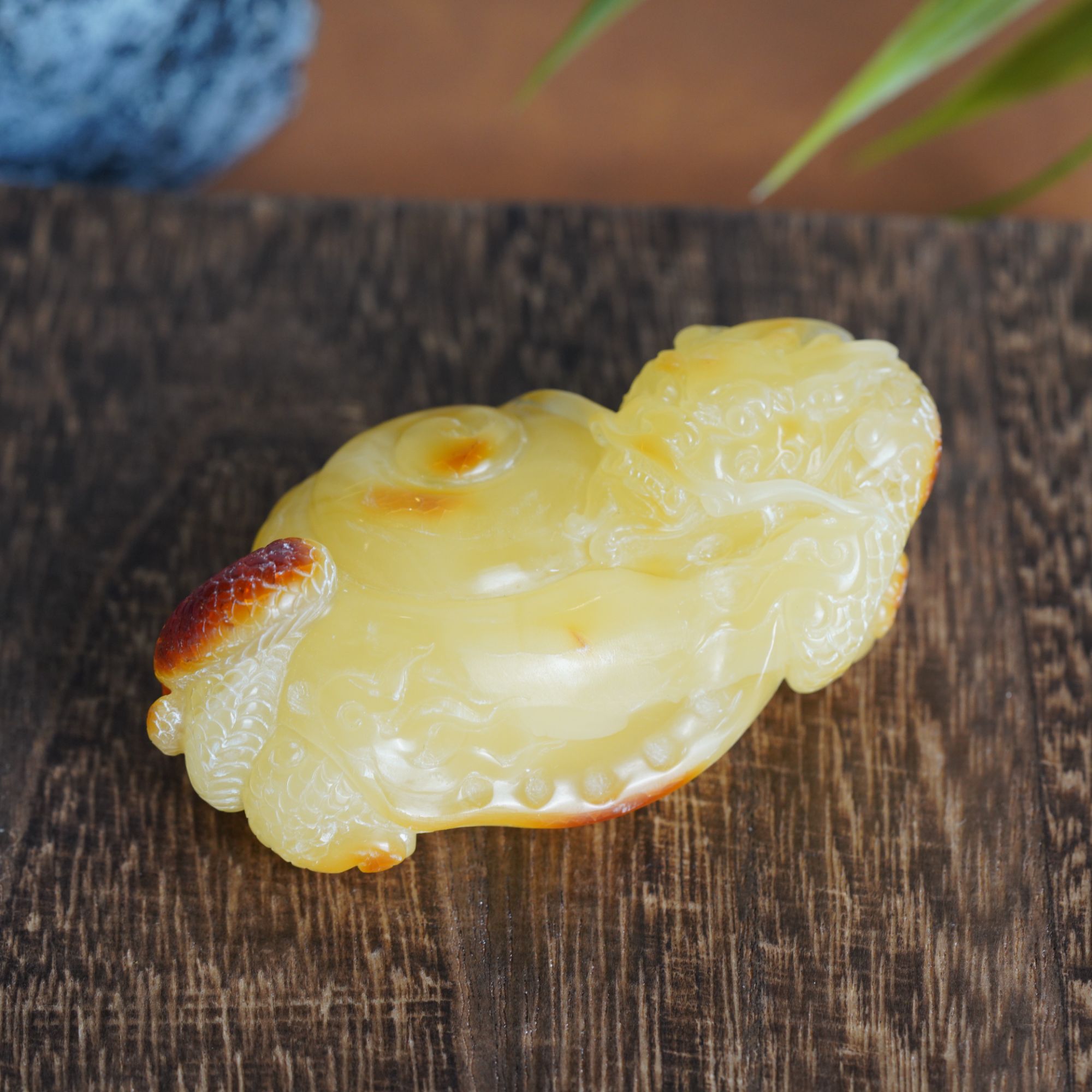 天然原矿蜜蜡雕刻瑞兽（曹智作品）约38*70*27mm约35g 11251021-01