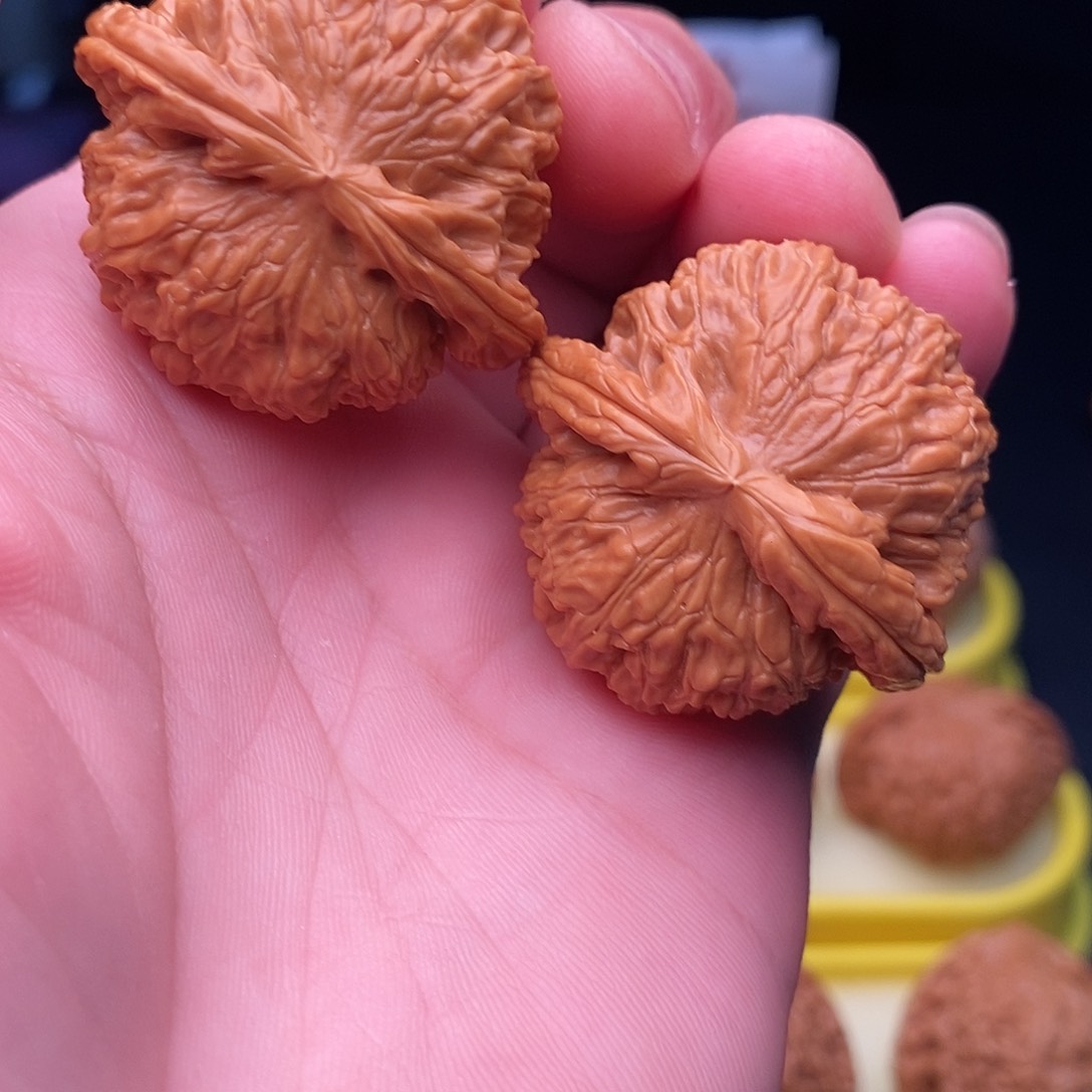 桃核把件山地闷白尺寸36