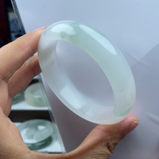 石英质玉（金丝玉）手镯未镶嵌龙*兰