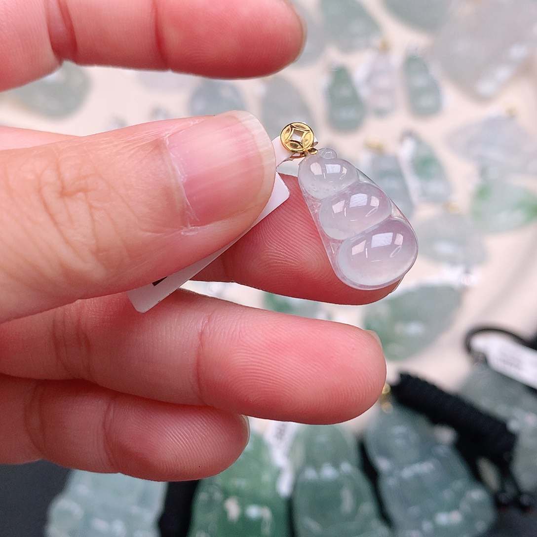 翡翠颈饰18K金镶嵌冰胶小豆