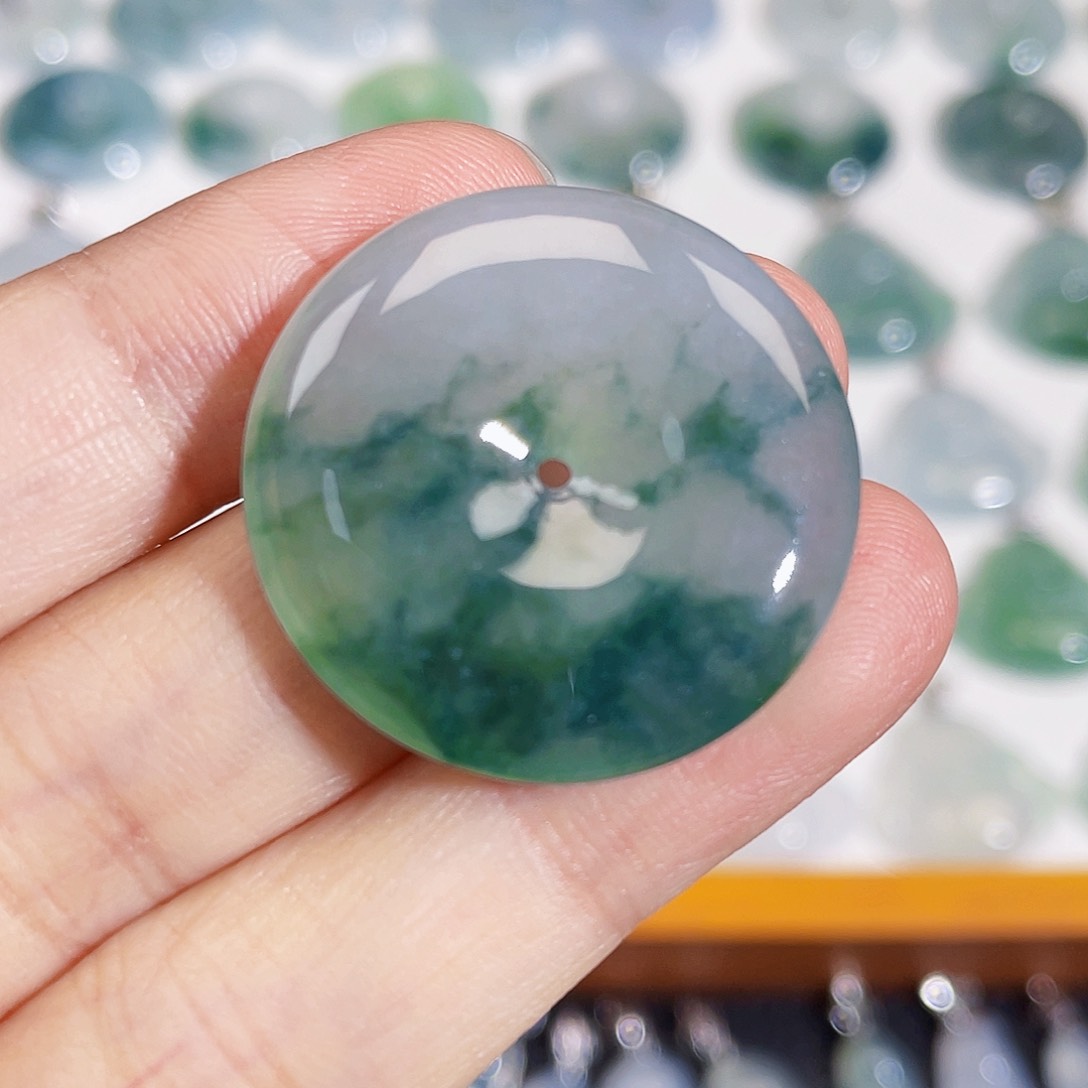 颈饰未镶嵌翡翠吊坠