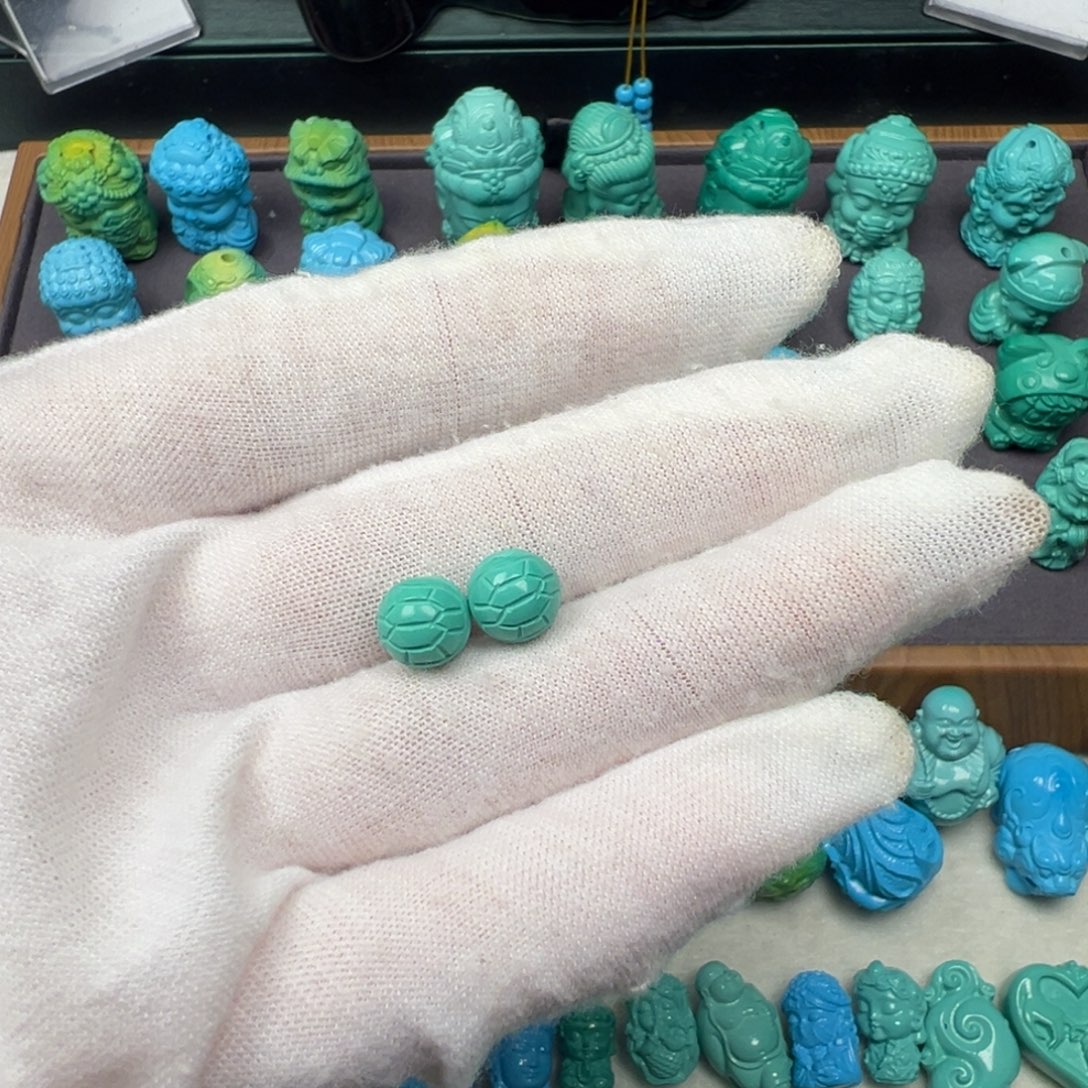 高瓷绿富甲雕刻卡八