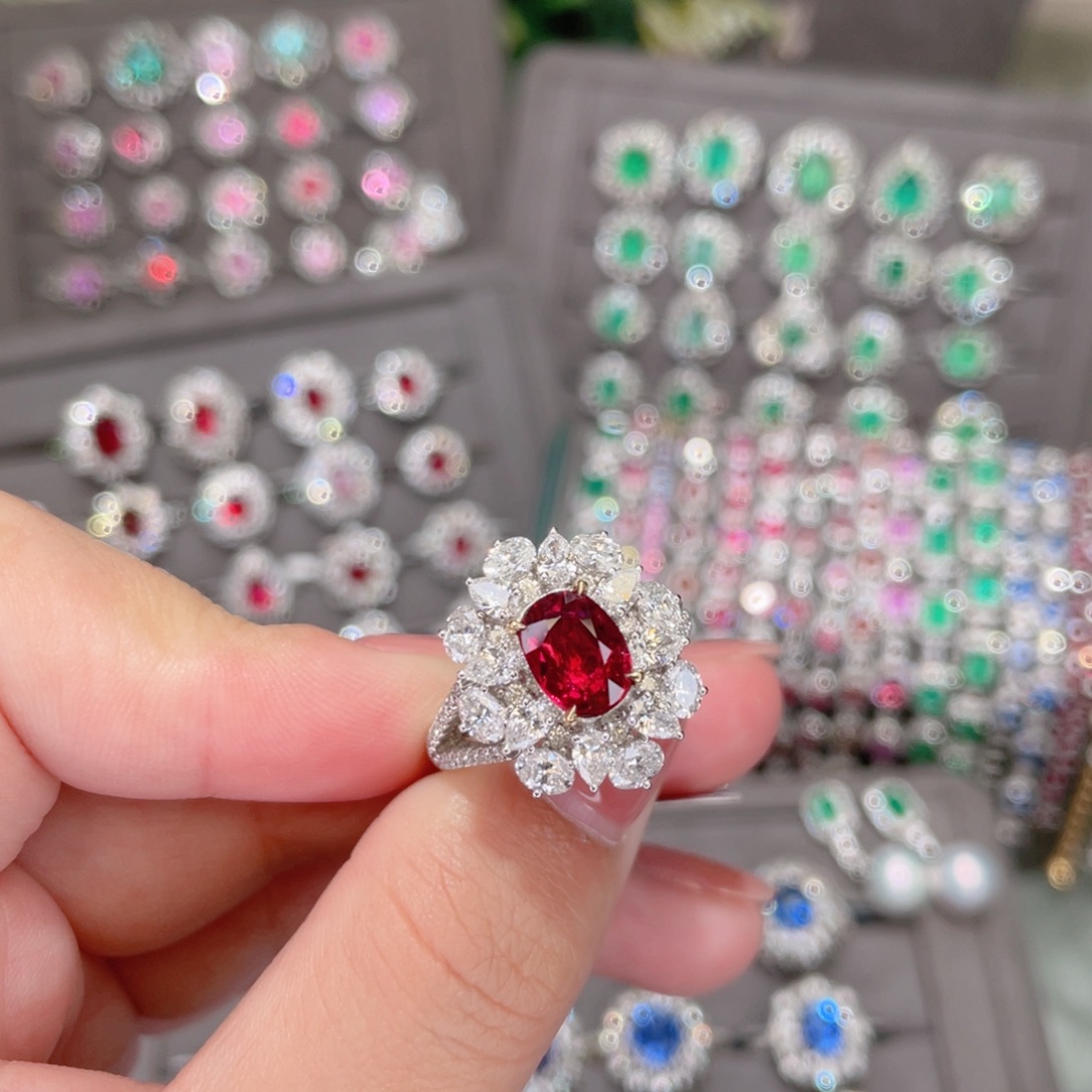 18K金镶嵌戒指红宝石2.02Ct