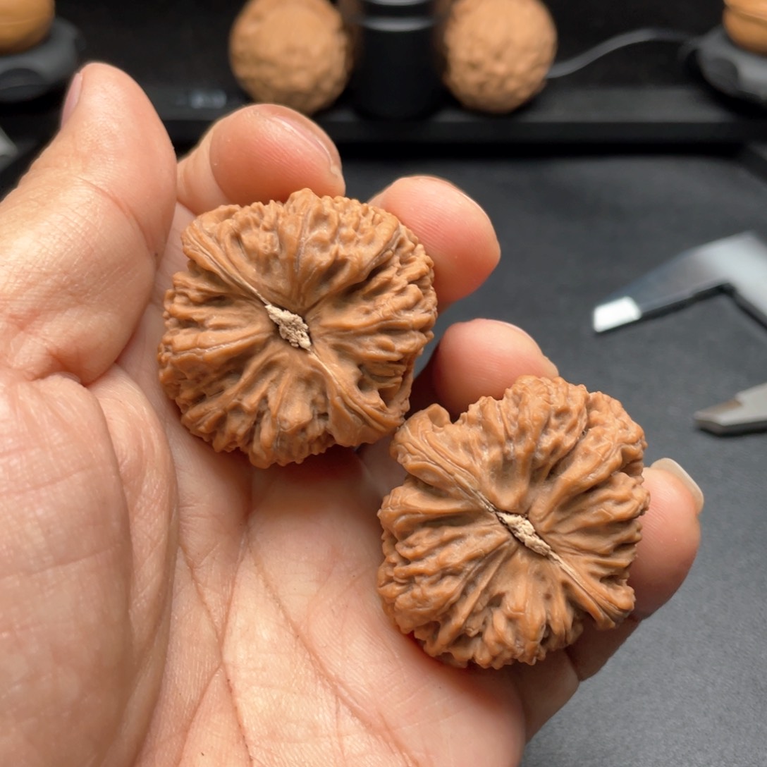 文玩核桃把件南疆石