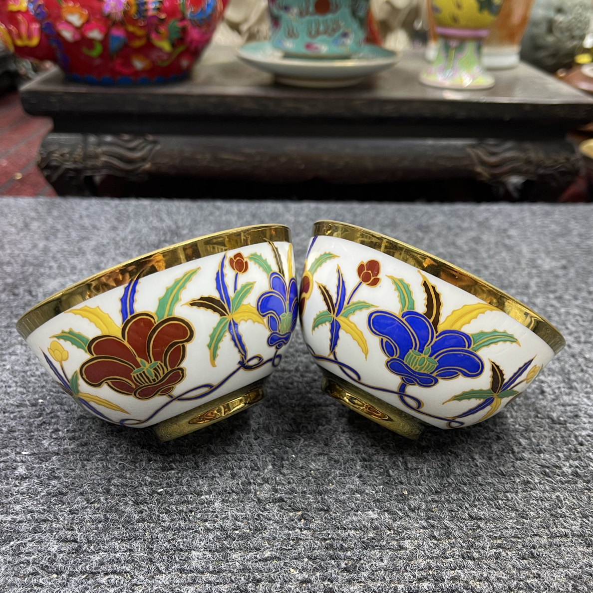 白釉金包瓷蝶恋花压手杯口杯