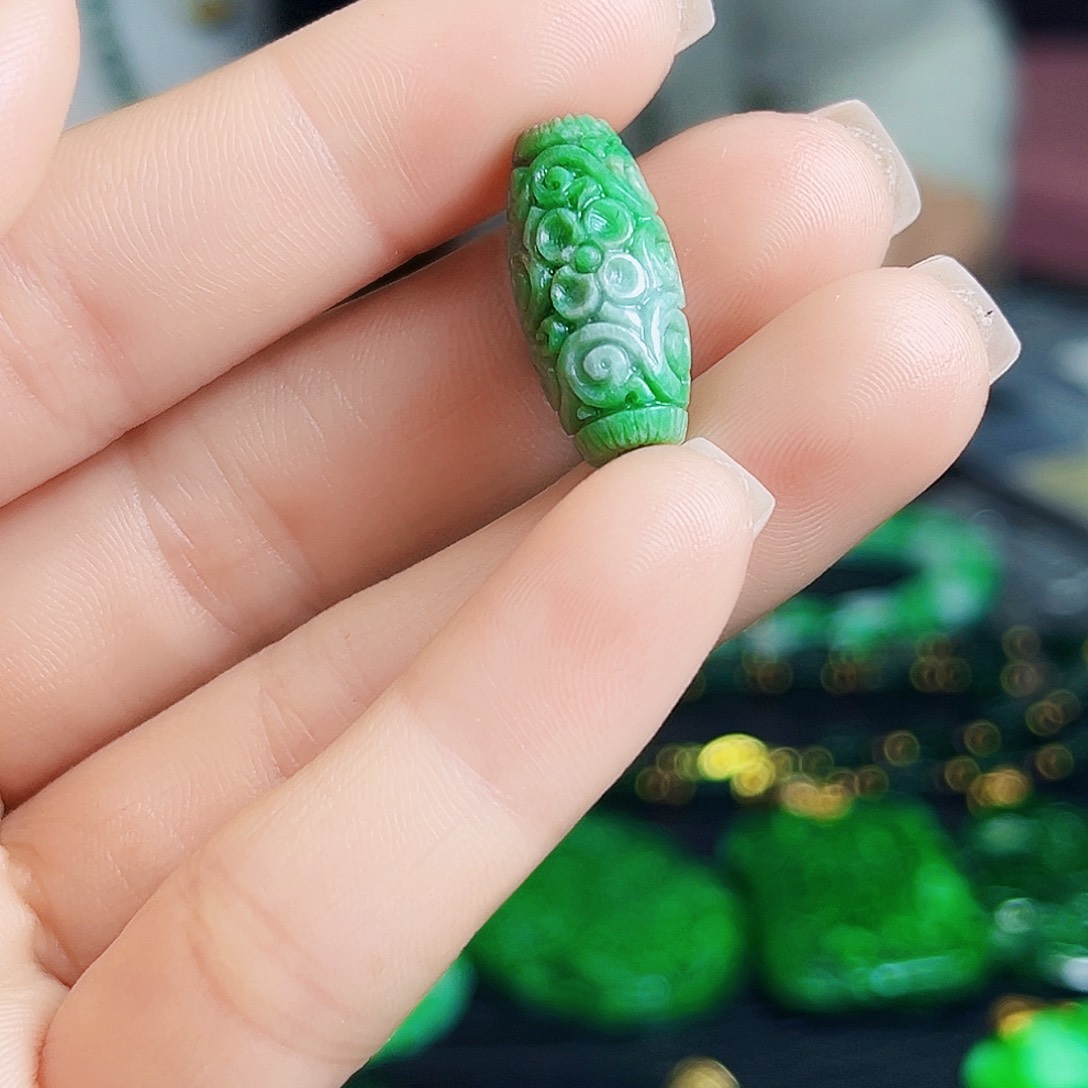 颈饰未镶嵌翡翠多样性