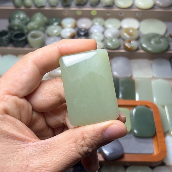 和田玉颈饰未镶嵌灵****酱